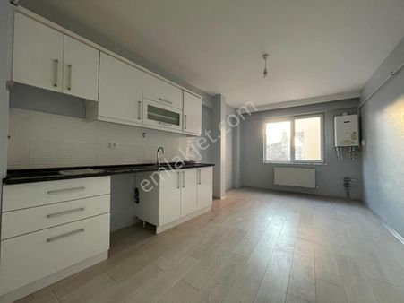 Büyükdere Mahallesinde Geniş Millet Caddesi Yakını Dubleks Kiralık 1+1 Daire