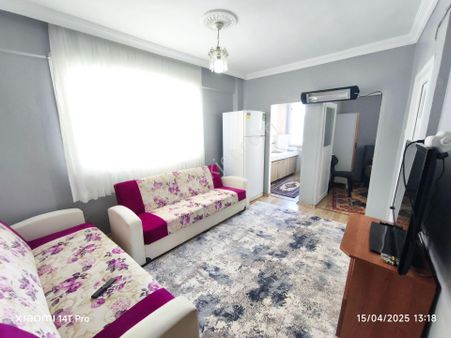 Eyüp Nişancı 1+1 / Yüksek Giriş / Arsa Tapulu / Eşyalı / Bakımlı / Kiracılı Daire