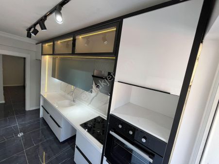 Cadde Akçay'da Satılık Ön Cephe Geniş M2 Yenilenmiş 2+1 Daire