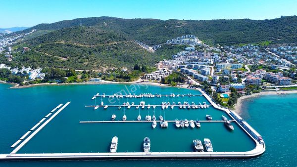 Güllük'te Deniz Manzaralı Kiralık Tripleks Villa