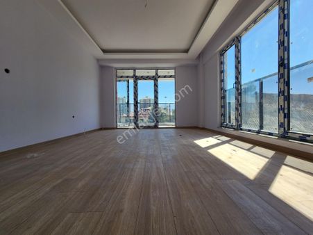 Cadde Yanı Bağımsız Mutfaklı Ferah Balkonlu 2+1 Daire