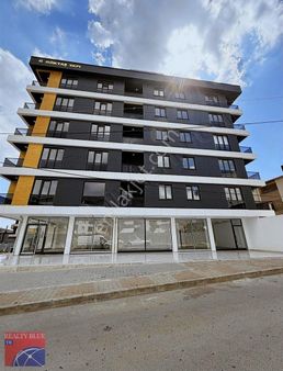 Sultanbeyli Necip Fazılda 310 M², Geniş Cepheli Satılık İşyeri