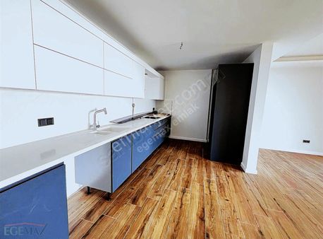 Deniz Manzaralı Havuzlu Sitede 185 M2