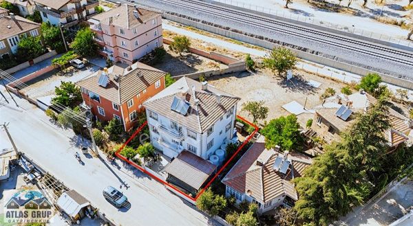 Atlas Gayrimenkul'den Mehmet Akif Mah. Müstakil Ev Süper Konum!!