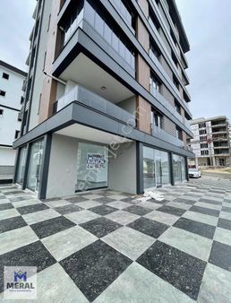 Meral Yapı&gayrimenkulden Muhteşem Lokasyonda Kiralık Dükkan