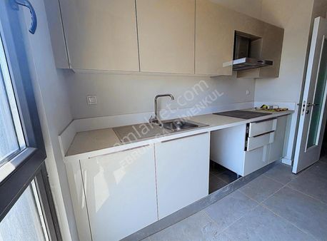 Sur Yapıda 2+1 Herşeyi Ayrı Gd Cephe 3.kat Daire