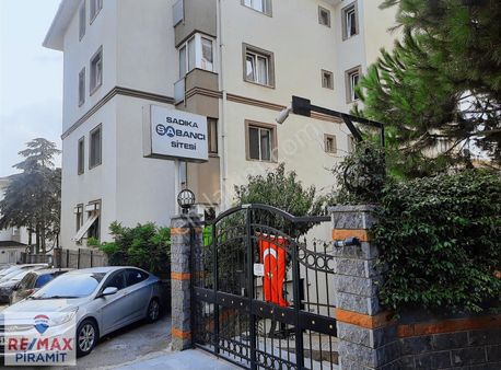 Aslı Sayar'dan Acıbadem Sadıka Sabancı Sıtesı 3+1 Satılık Daıre