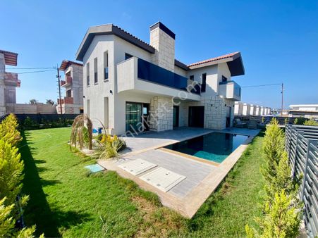 Soğucakta Özel Havuzlu Müstakil Villalar