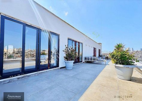 Beyoğlu - Ömer Hayyam'da - Teraslı - Manzaralı - Geniş 3+1 Daire