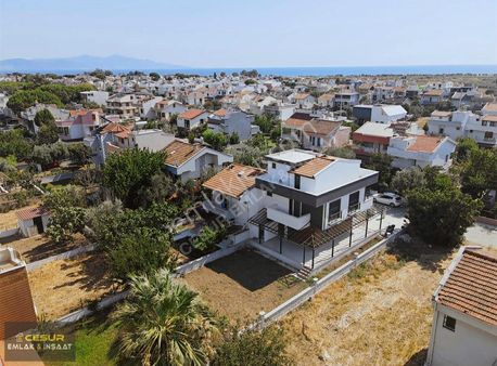 İzmir Dikili Satılık Gülkent Sitesinde 6+1 Lüks Triplex Villa