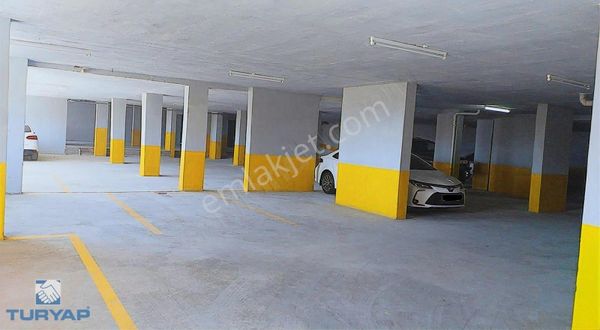 Binevler Turyaptan İzzet Begoviç Parkı Yanı Vadipark Sitesi