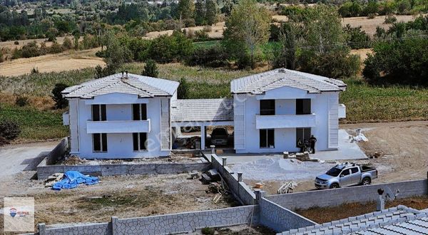 Remax Dem'den Gölpınar Da Satılık 3+1 Bahçeli Villa