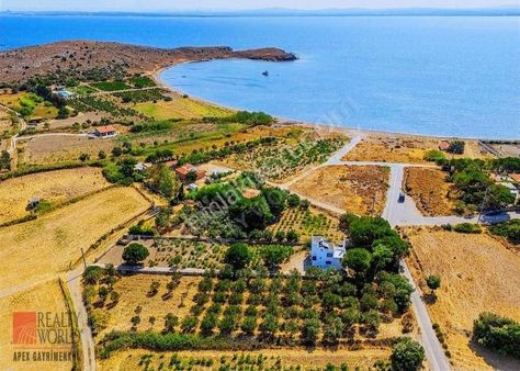 Bozcaada Alaybey'de Sahile 140m, 1900m2 İçinde Müstakil Villa