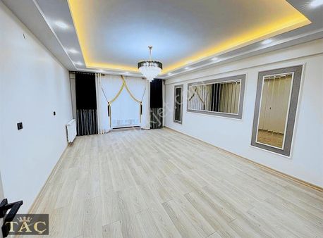 Taç Gayrimenkulden Yukarı Çöşnükte Manzaralı Lüks 4+1