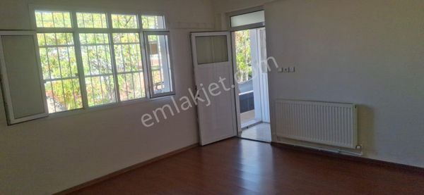 Çiğli'de Doğalgazlı Giriş Kat Sütütyo Daire