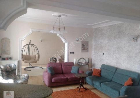 Arkadaş Emlaktan Yüzüncü Yıl Caddesinde 5+2 Satılık Dublex Daire