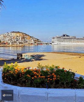 Kuşadası Marinada Asansörlü Ara Kat 2+1 Daire