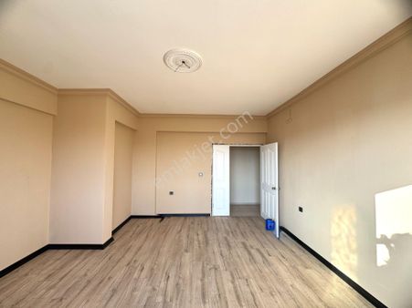 Sedir 'de Önü Açık, İçi Yapılı Asansörlü Arakat 3+1 Fırsat Daire