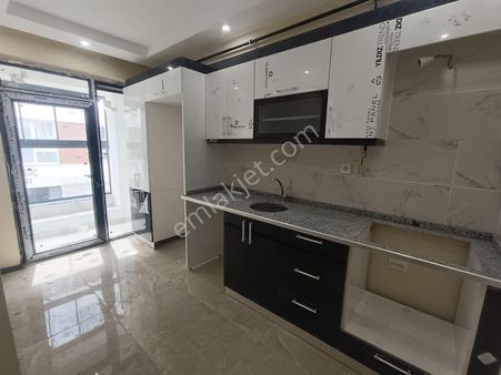 Çamlıca Mahallesinde Birlik Caddesi Yakını Satılık 2+1 Daire