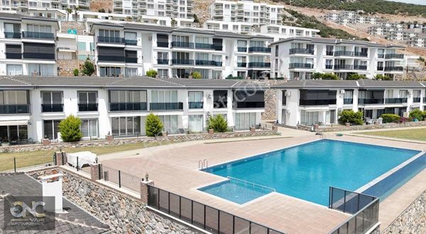 Havuzlu Özel Sitede Deniz Manzaralı 2+1 Daire