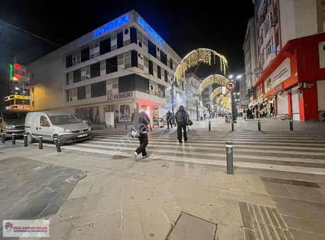 Bağcılar Meydan Yürüyüşyolunda 3 Katlı 300m2 Devren Kiralık Cafe