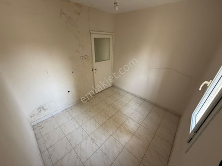 İz"den Belediye Evlerinde 2+1 Kiralık Daire