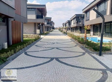 Silivri Selimpaşada Satılık 4+1 Villa