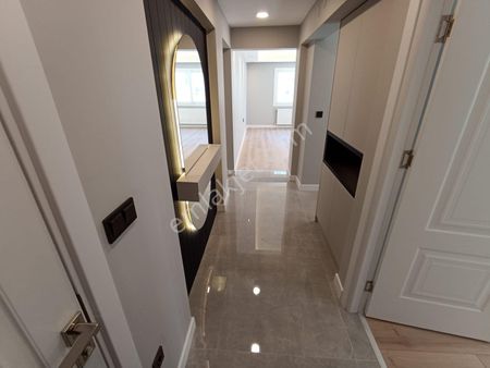 Karşıyaka Bostanlıda İzban Yakını Tadilatlı 3+1 Daire L-27