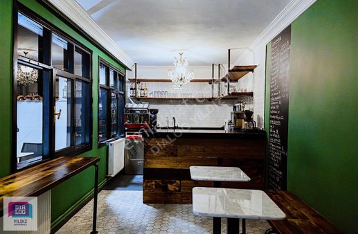 Tophane Merkezde Tarihi Bina, Avlu, Yüksek Ciro, Sabit Müşteri