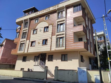 Merve Mahallesinde Köşe Bina 3. Kat Çift Balkonlu Satılık