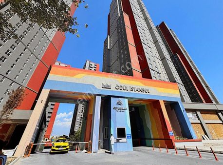 Ödül İstanbul Sitesinde Deniz Ve Göl Manzaralı Satılık 1+1 Daire