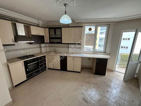 İstiklal Mahallesi'nde Arakat 100 Metrekare 2+1satiılık Aire