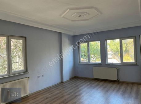 Akpınar Mahallesinde 3+1 Arakat Kiralik Daire