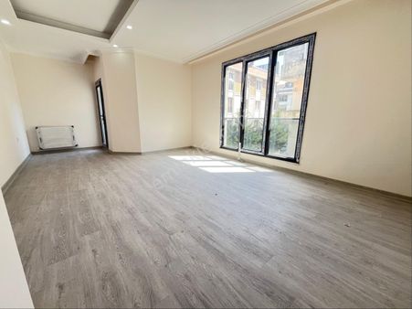 İmren Gayrimenkulden Satılık Sefaköy Merkezde 2+1 95m2 Sıfır Arakat