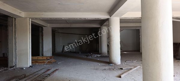 Arnavutköy Mustafa Kemal Paşa Mah. Kiralık 300m2 İşyeri