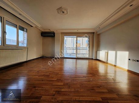 Karşıyaka Girne Bulvarı Üzerinde Köşe Büyük 3+1 Kiralık Daire