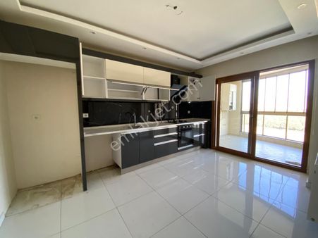 Menemende 3+1 Kapalı Mutfak Site İçinde Satılık Daire