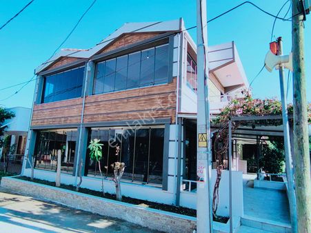 Kuşadasın Da Denize İlk Site De Doğalgaz Lı Full Yapılı 5+2 Villa