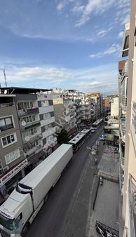 Bozyaka Cadde Üzerinde Asansörlü-doğalgazlı 130m2