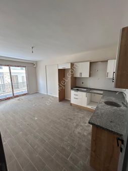 Yeni Binada Havuzlu Geniş 1+1 Sıfır Daire