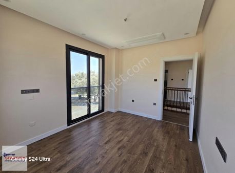 Çeşme Ovacıkta 900m2 İçinde Deniz Manzaralı Satılık Sıfır Villa