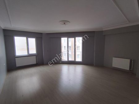 Reşadiye Mahallesi'nde 3+1 4 Kat Asansörlü Kiralık Daire