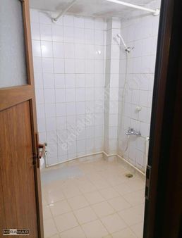 Miramar'dan Yahyabey Caddesi Üzerinde Satılık 3+1 Daire