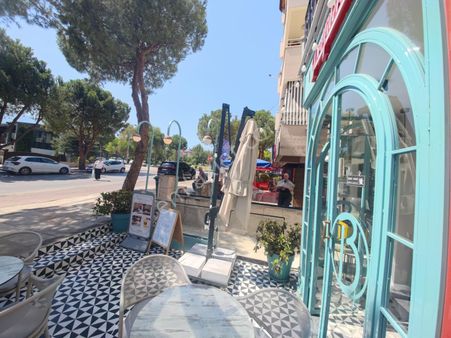 Redstone Myra Dan Forum Çamlık Üstü Devren Satılık İşyeri