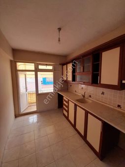 Ciftlik Caddesine Yakın Satılık Masraflı Daire