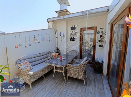 Çiğli Yenimahalle De Teraslı Kilerli Geniş 3+1 Satılık Daire