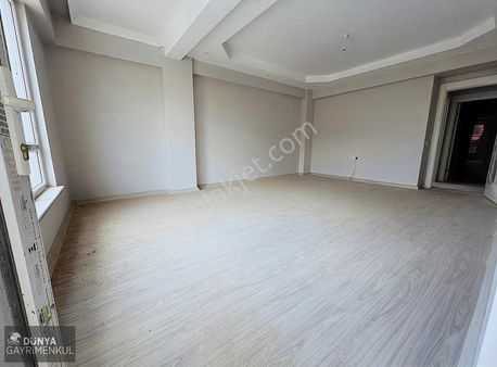 Zafertepenin Merkezinde Süper Konumda Arakat 2+1 Sıfır Daire !!