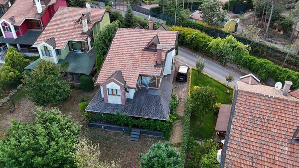 Çekmeköy Çamlıkent Sitesi 1056m2 Arsa Paylı 5+2 Ssatılık Villa