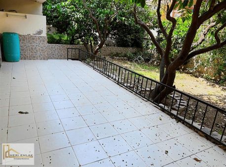 Denize 70 Metre, Büyük Villa