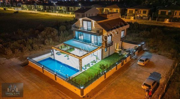 Fırsat Villa-toplum Koleji'ne Yakın 5+1 Asansör- Kapalı Otopark